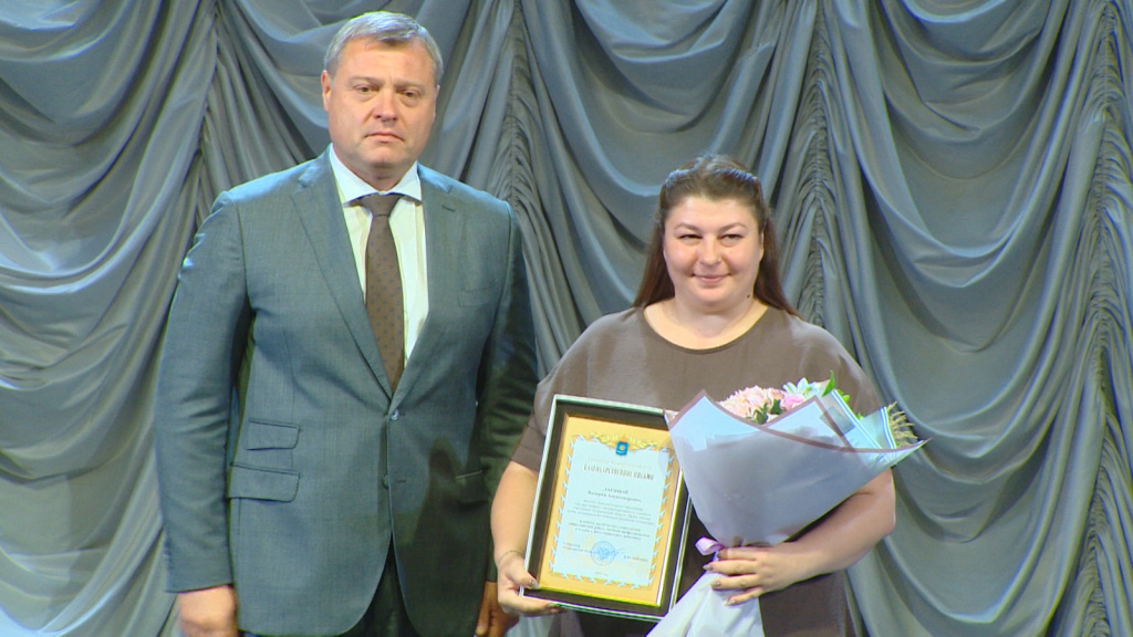 Игорь Бабушкин наградил лучших социальных работников Астраханской области