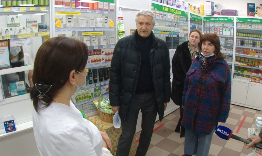 Леонид Огуль проверил доступность медикаментов в астраханских аптеках