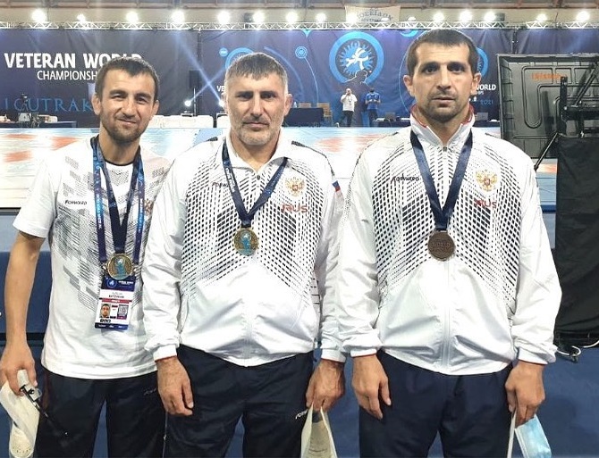Тренер из Астрахани завоевал золото на чемпионате мира по вольной борьбе среди ветеранов 