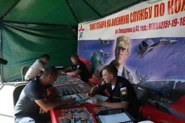 В день Приволжского района мобильный пункт отбора контрактников посетили порядка 100 астраханцев