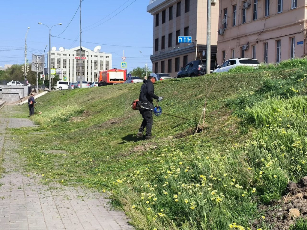 В Астрахани продолжается сезон весеннего благоустройства