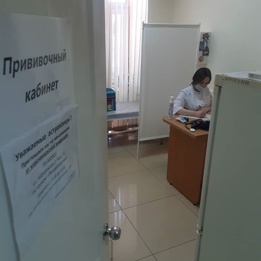 В Астрахани открыли пятый пункт вакцинации от COVID-19 в гастрономе
