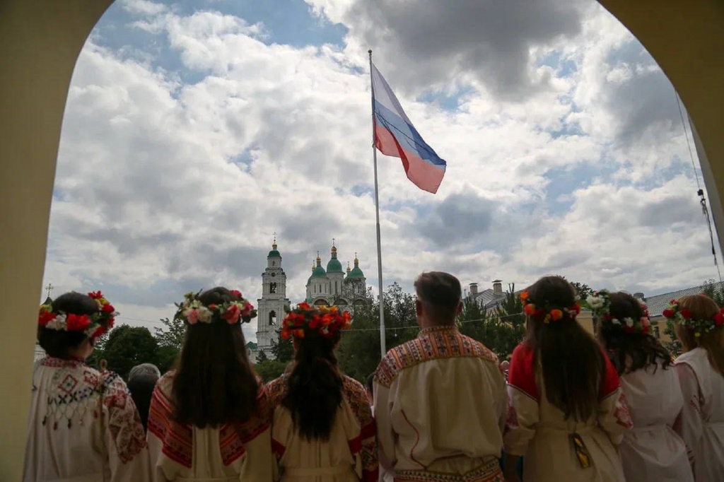 В Астраханской области пройдёт более 20 мероприятий ко Дню флага России 