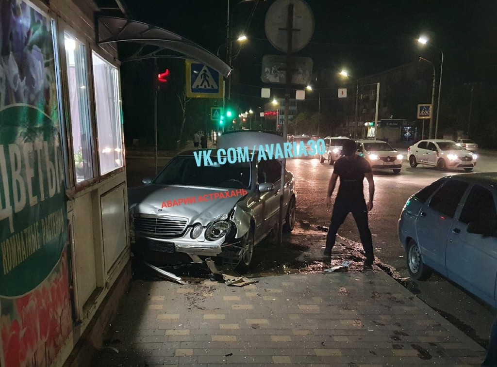 В Астрахани при столкновении машин на Яблочкова пострадала женщина