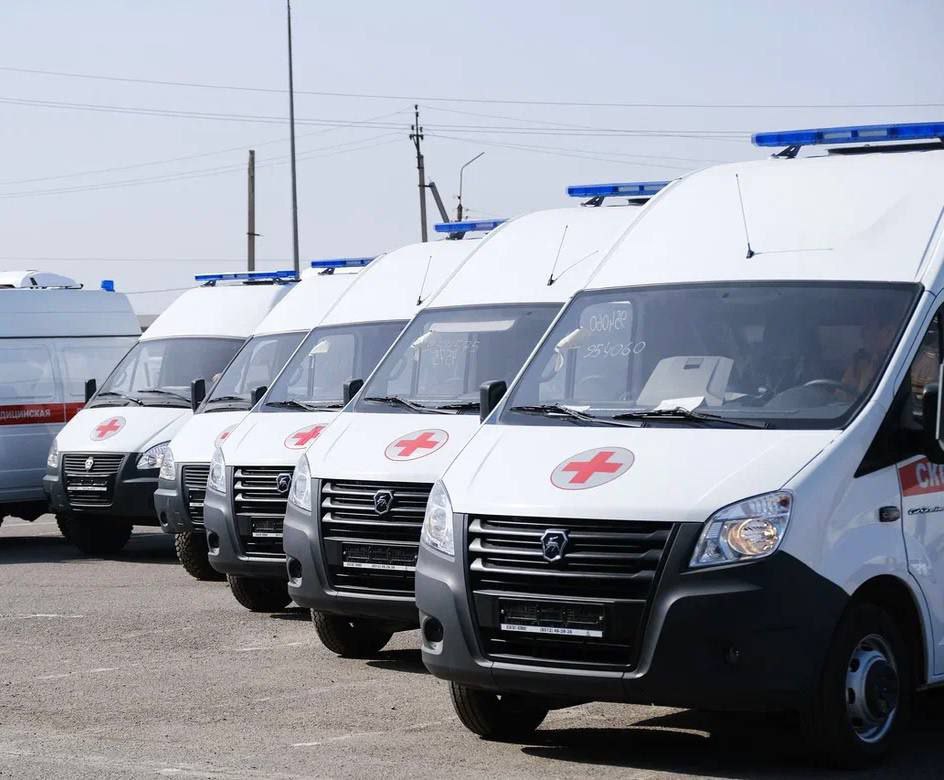 Астраханским медучреждениям передали 9 автомобилей скорой помощи