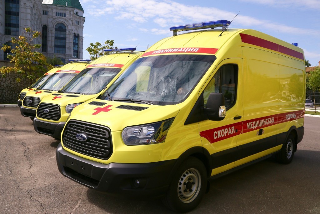 В Астраханскую область поступят автомобили скорой помощи и школьные автобусы по линии партии “Единая Россия”