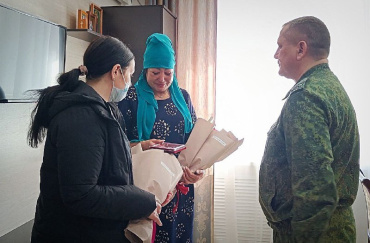 В Астраханской области семье погибшего бойца СВО передали Орден Мужества