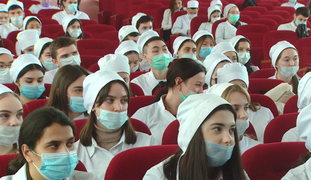 В Астрахани для будущих медиков провели урок мужества о спецоперации в Украине