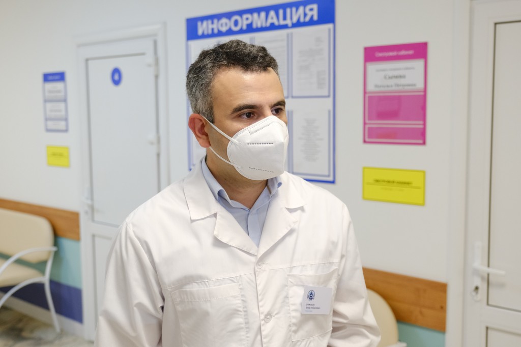 10 городская больница врачи. Главврач Ничоги Астрахань.