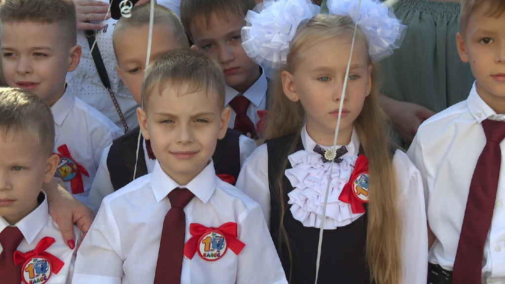 В Астраханской области для детей из ЛНР и ДНР прозвенел первый звонок 