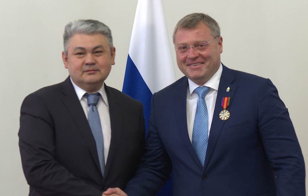 Астраханский губернатор награждён орденом дружбы Республики Казахстан