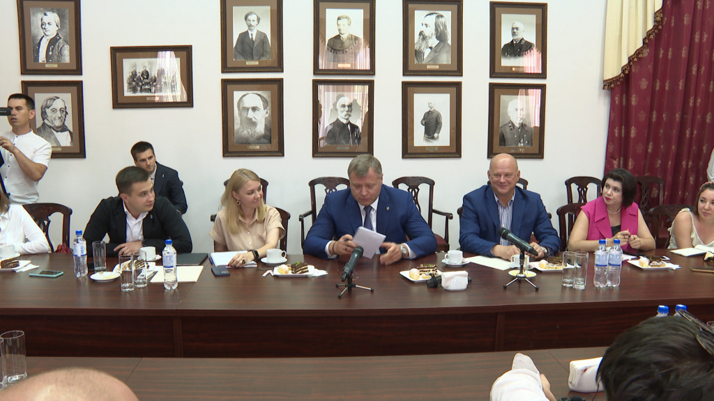 Губернатор Астраханской области провёл большую пресс-конференцию
