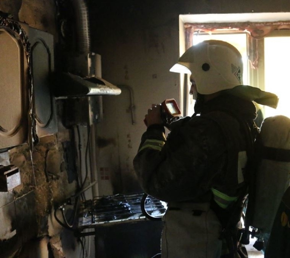 В Астрахани при пожаре в квартире пострадал 65-летний мужчина