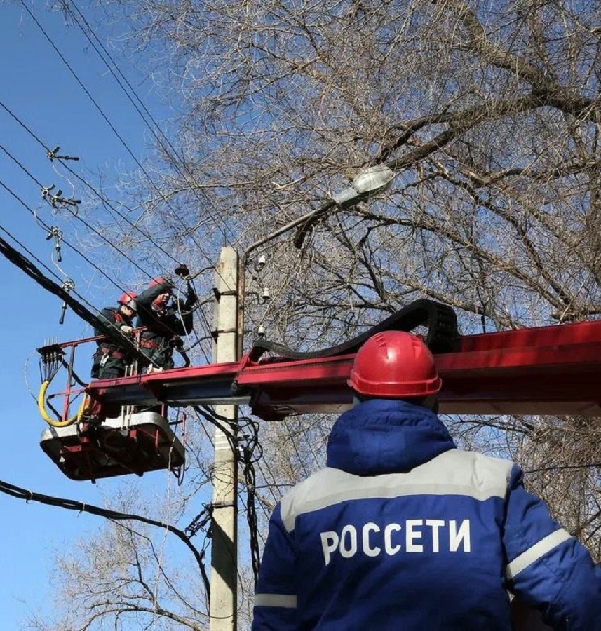 В Астраханской области полностью восстановили электроснабжение после сильного ветра