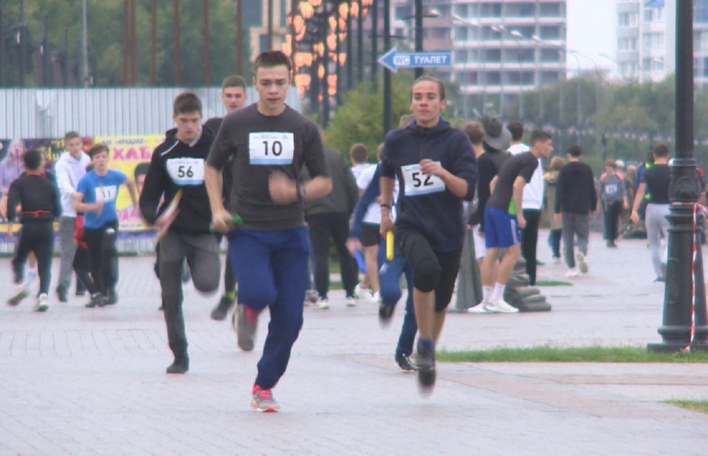 В Астрахани в легкоатлетической эстафете приняли участие более 800 человек