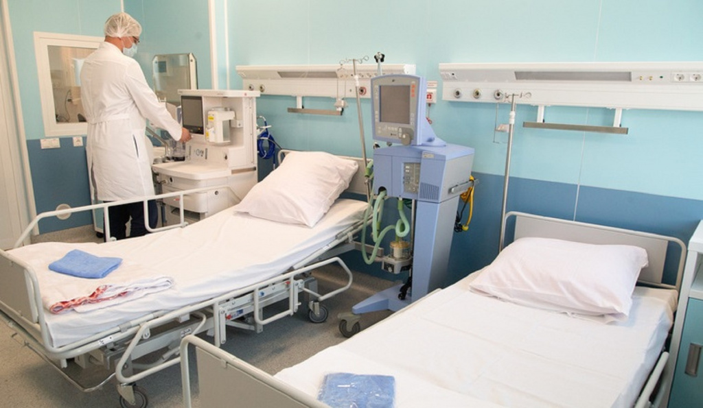 В Астрахани коечный фонд в ковидных госпиталях сокращён на 80 мест