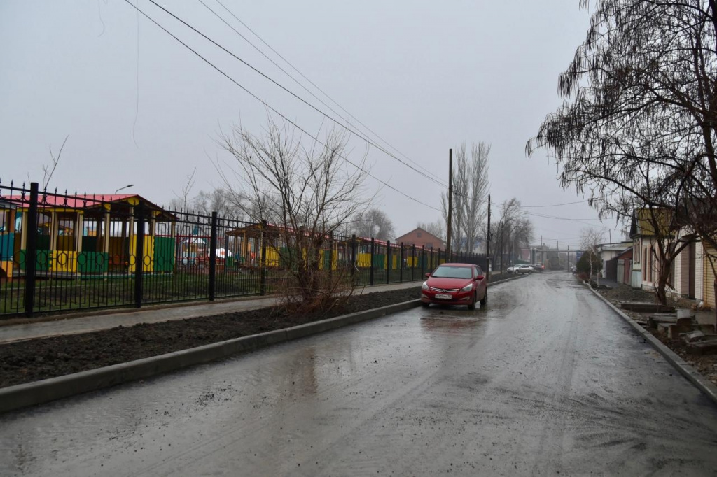 В Астрахани рядом с новым детсадом отремонтировали улицу Социалистическую 