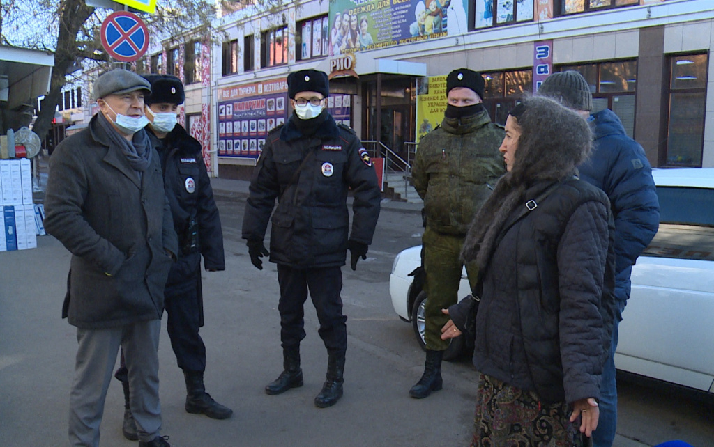 В Астрахани провели рейд на блошином рынке рядом с Большими Исадами