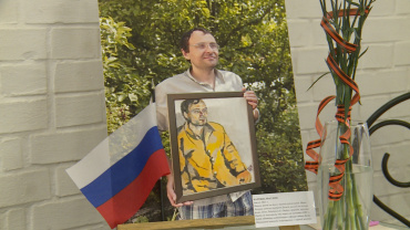 В Астрахани открылась фотовыставка героя-орденоносца «Цветы с фронта»