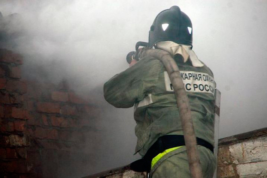 В Астрахани при пожаре в кафе 47-летняя женщина получила ожог