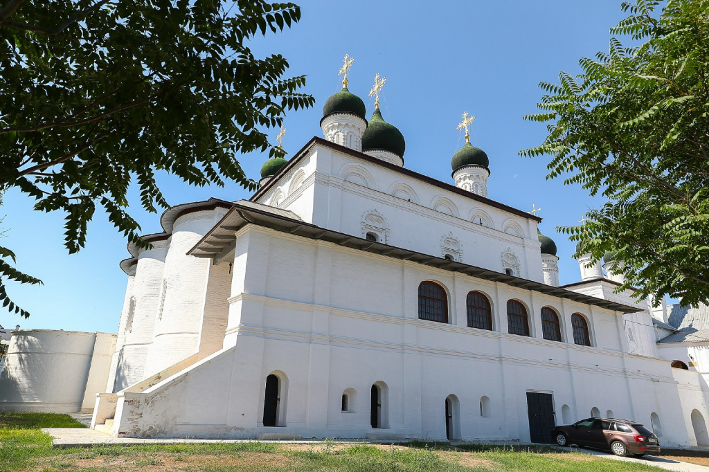 В Астраханском Кремле открыли после реставрации Троицкий собор