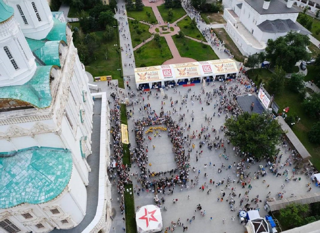 В Астрахани порядка 4 тысяч человек посетили Праздник русской культуры