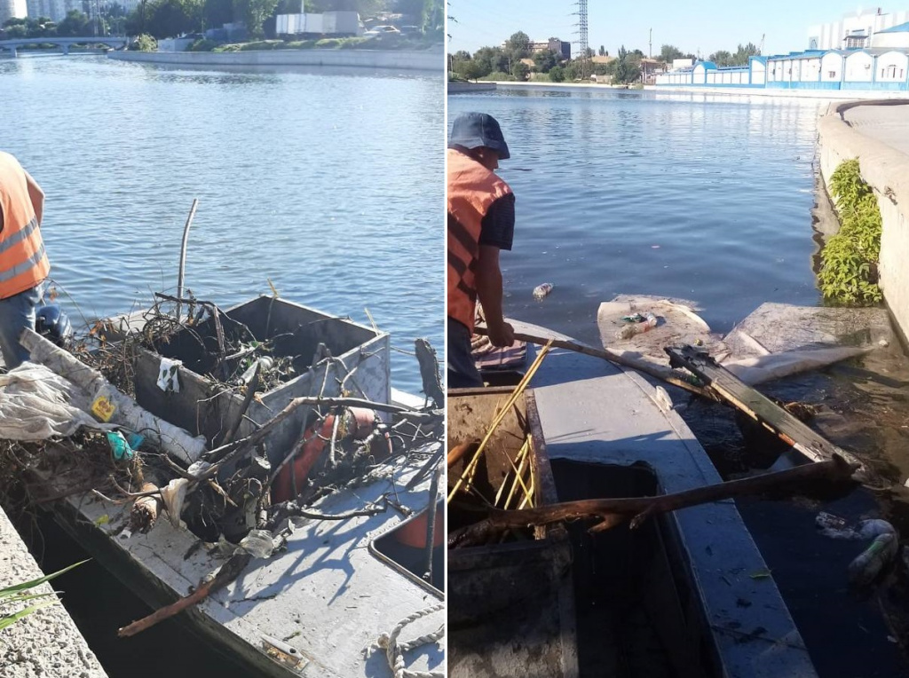 В Астрахани за неделю из каналов достали более 2 тонн мусора