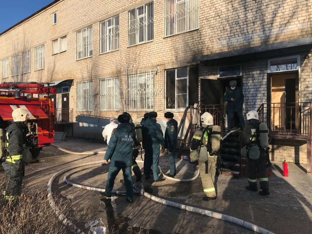 В Астрахани сотрудника больницы, где пожаре погибли пациентки, осудили на два года
