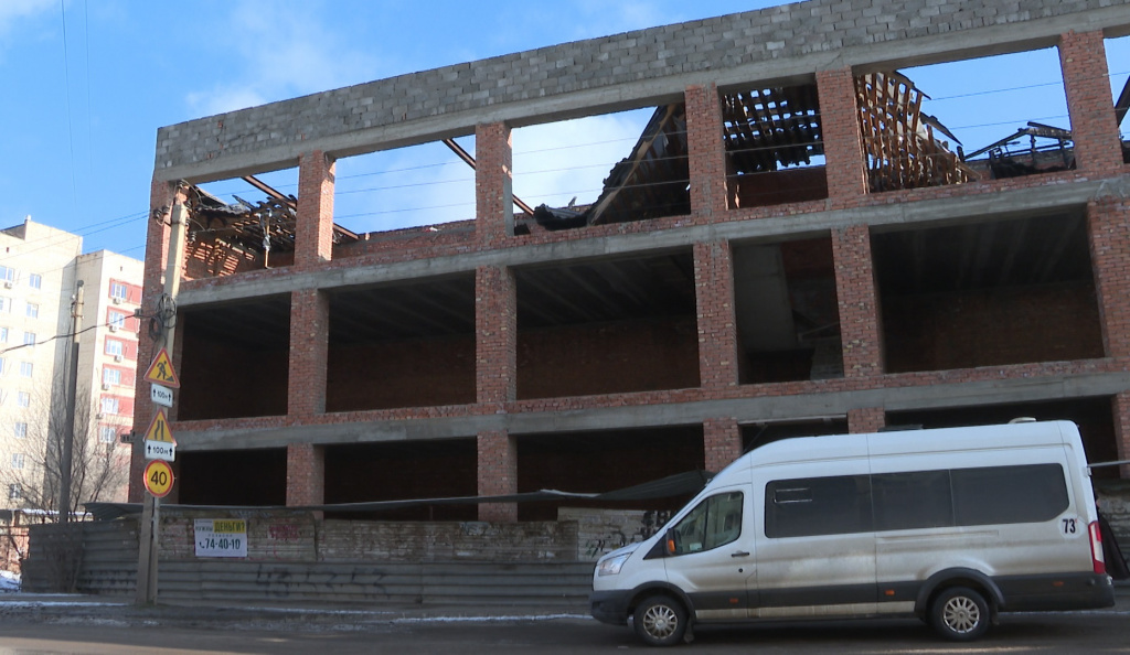 Почему в Астрахани не сносят заброшенные здания