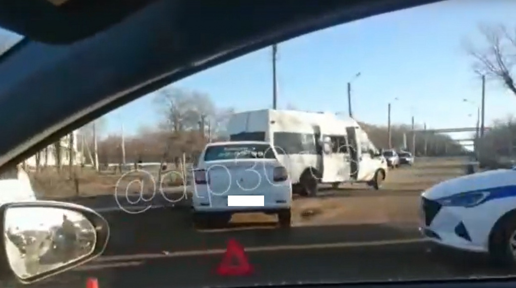 В Астрахани в ДТП с маршруткой пострадала 34-летняя женщина