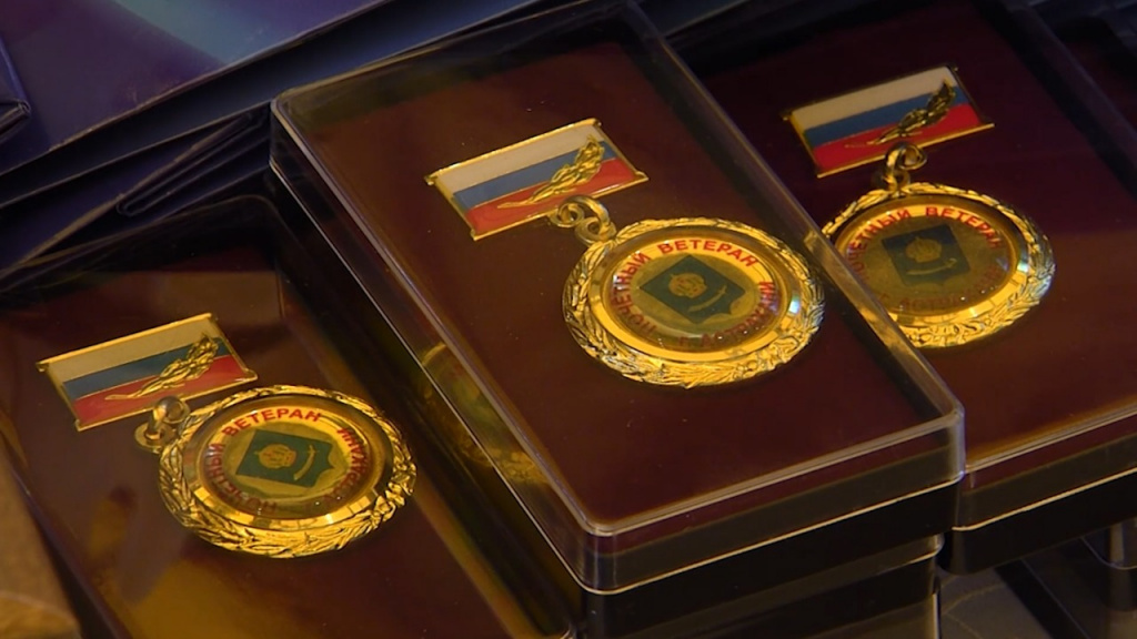 В Астрахани в преддверии Дня города вручили награды почётным жителям