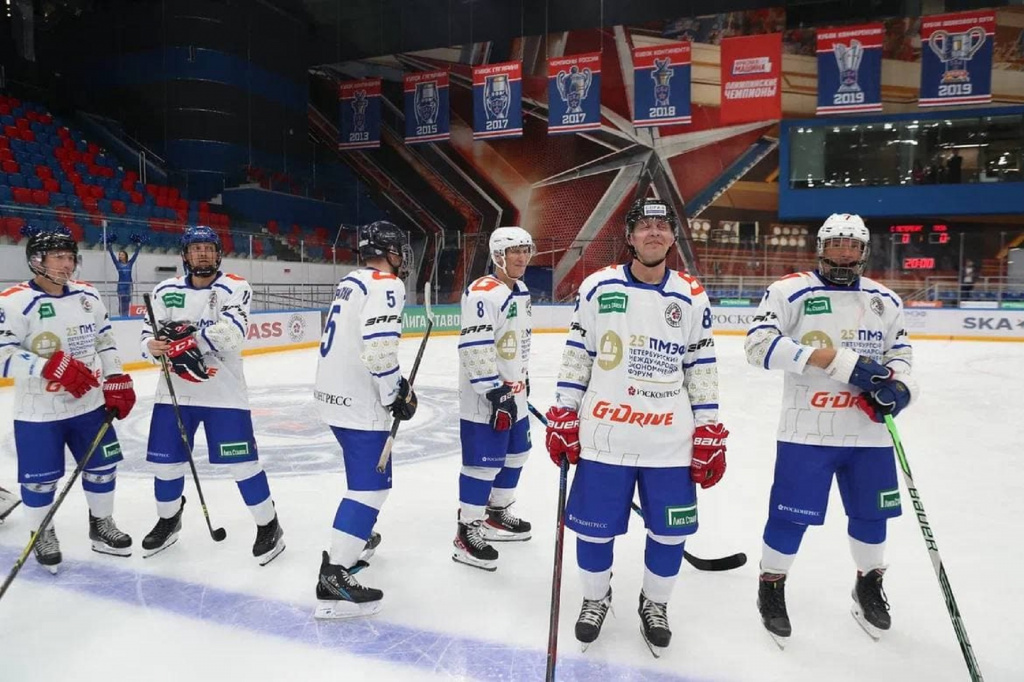 Вице-губернатор Астраханской области принял участие в гала-матче по хоккею на ПМЭФ
