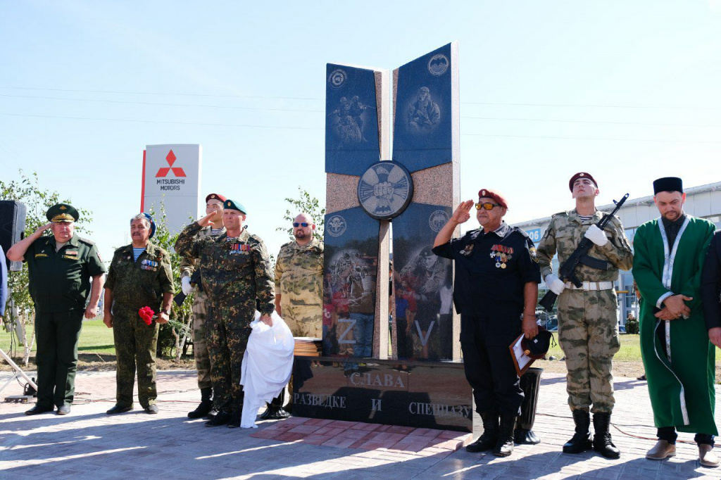 В Астрахани открыли памятник бойцам спецназа и разведки