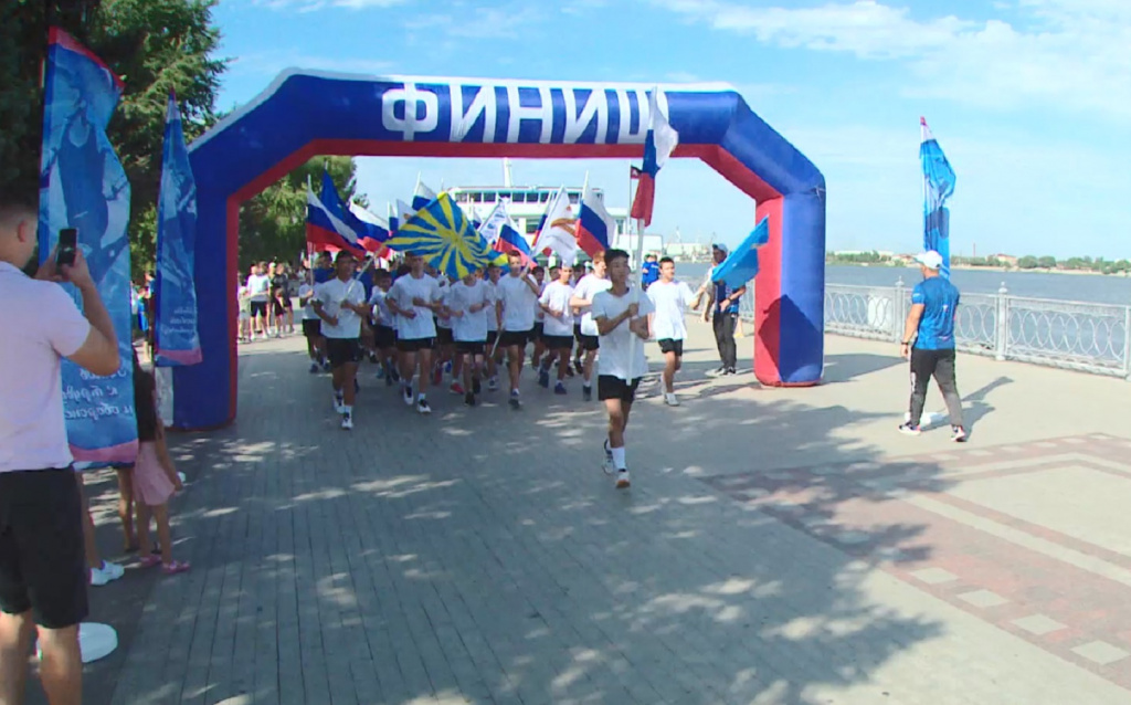 Астраханцы отметили День физкультурника массовым забегом