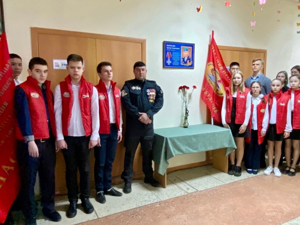 В Астрахани в школе одарённых детей открыли памятную доску погибшему участнику СВО