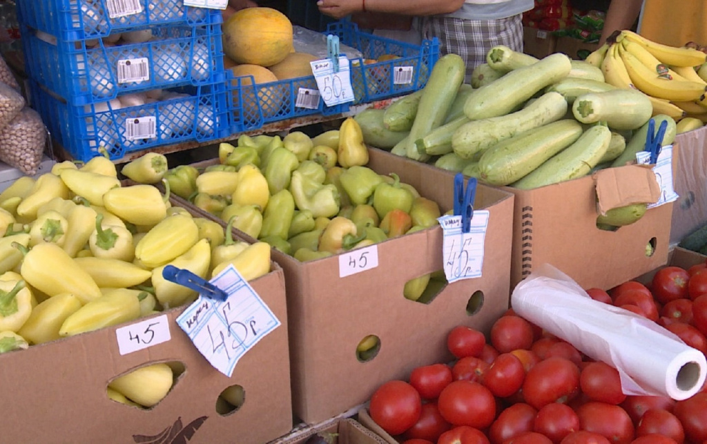 На астраханских рынках резко снизились цены на овощи