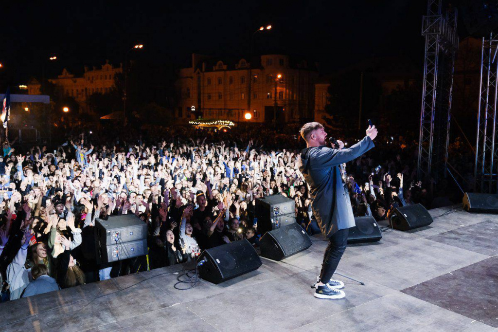 В Астрахани 8,5 тысяч человек посетили концерт “Zа Россию”