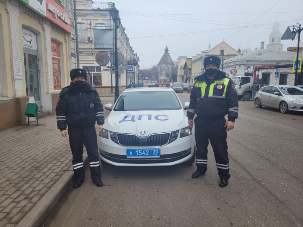 В Астрахани полицейские спасли мальчика, который чуть не провалился под лёд