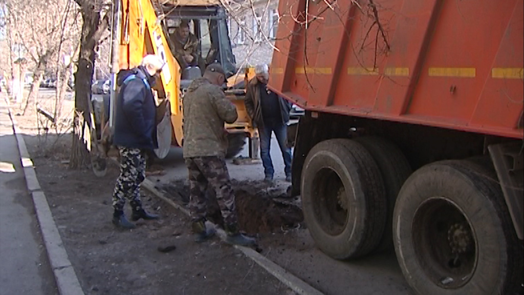 В Астрахани устранили течь, затопившую подвалы домов по улице Тургенева