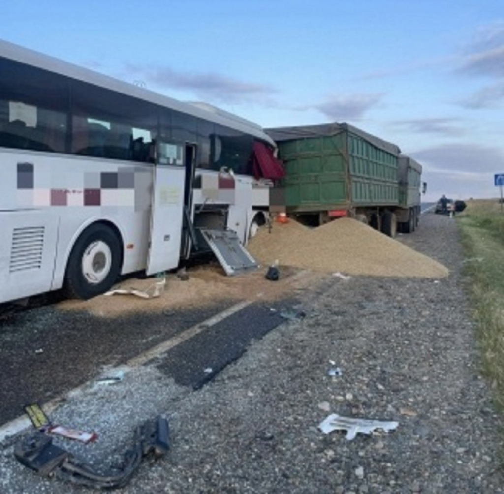 Автобус из Астрахани попал в ДТП В Ставропольском крае