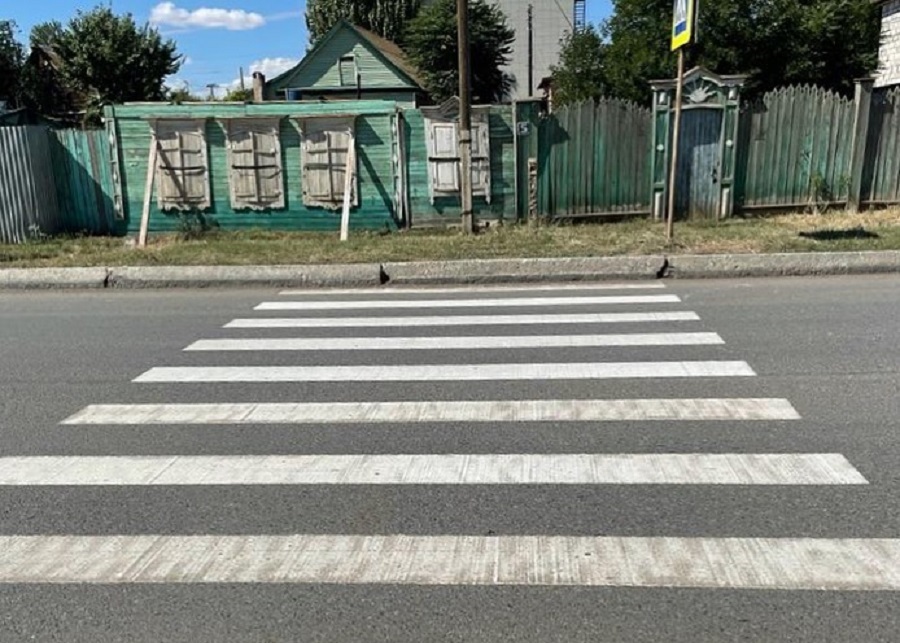 В Астрахани к началу учебного года возле 60 школ обновят дорожную разметку 