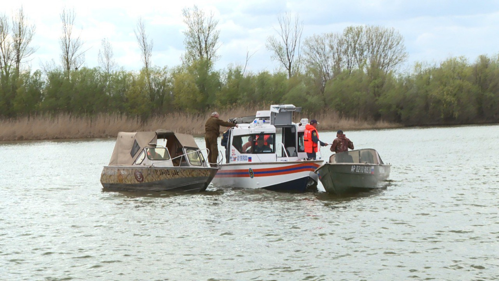 В Астраханской области 13 рыбаков на лодках оштрафовали на 100 тысяч рублей