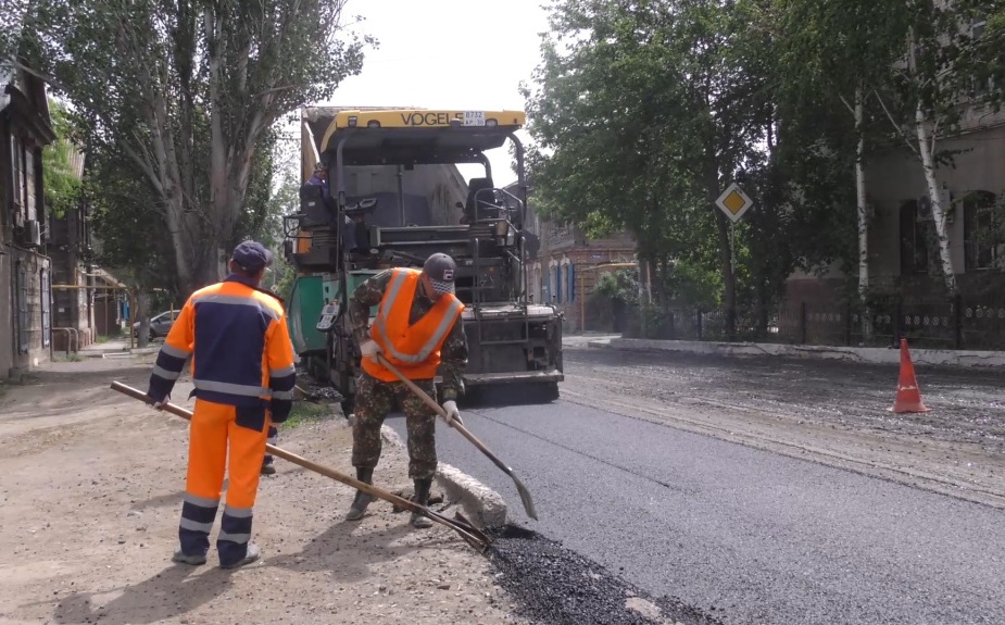 Администрация Астрахани определила подрядчиков на ремонт дорог в 2022 году