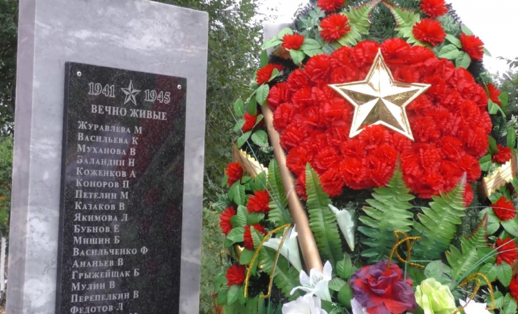 В Астрахани открыли памятник педагогам и учащимся, погибшим в годы войны