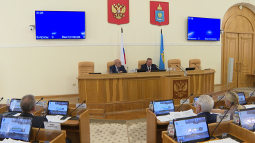 Астраханские депутаты приняли законы о социальных мерах поддержки контрактников