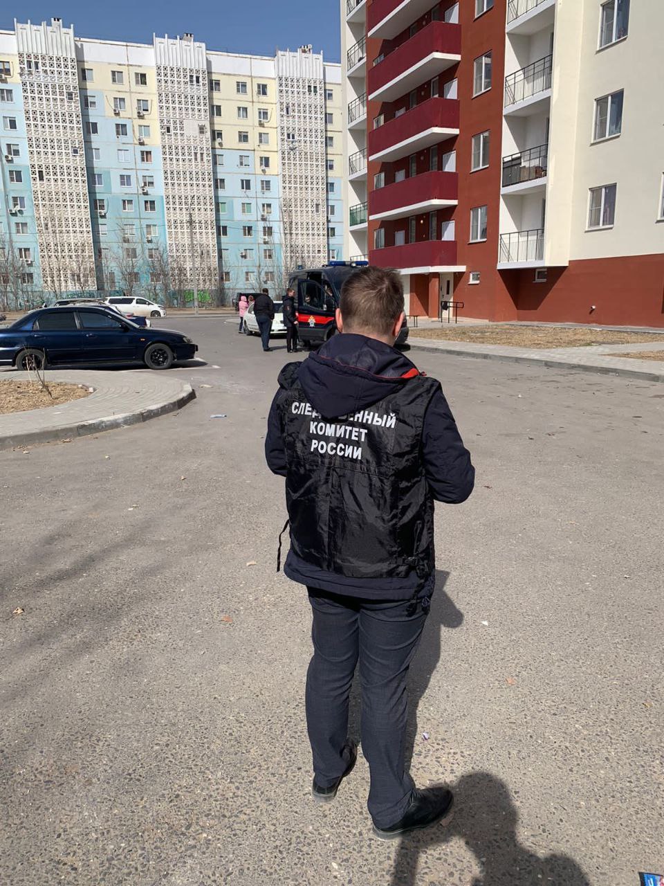 В Астрахани подросток упал с крыши 16-этажного дома