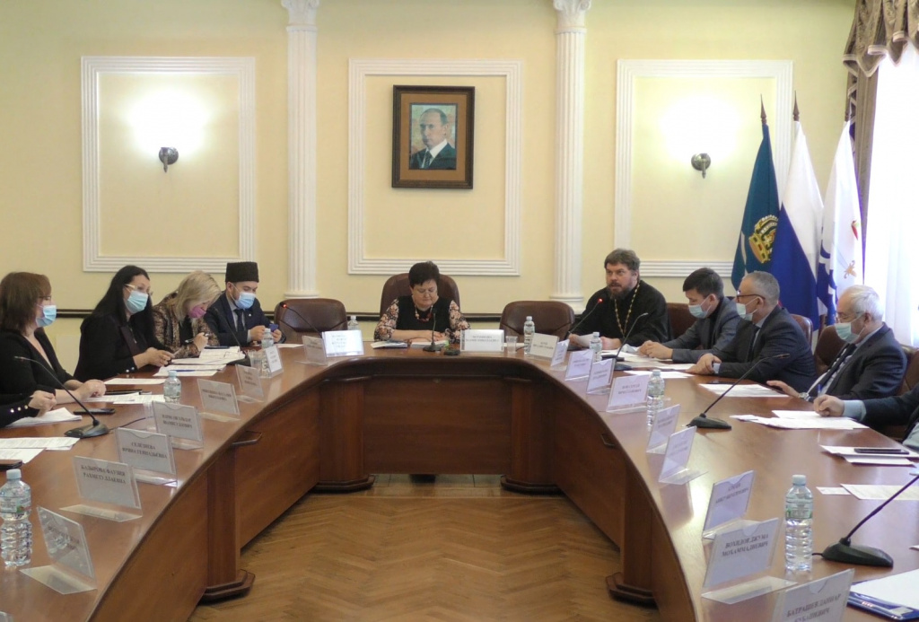 В Астрахани обсудили укрепление межэтнических и межнациональных отношений