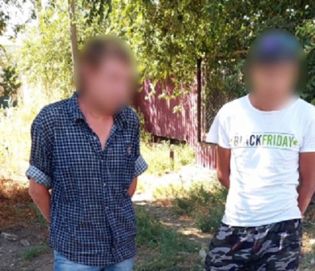 В Астрахани задержали двух мужчин, укравших ливнёвые решётки с Милицейского моста