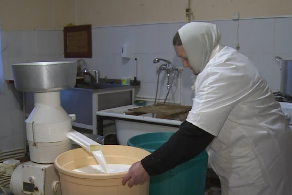 В Астраханской области при монастыре налажено молочное производство 