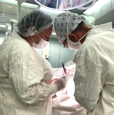 Нейрохирург из Москвы провела операцию астраханке с аневризмой головного мозга